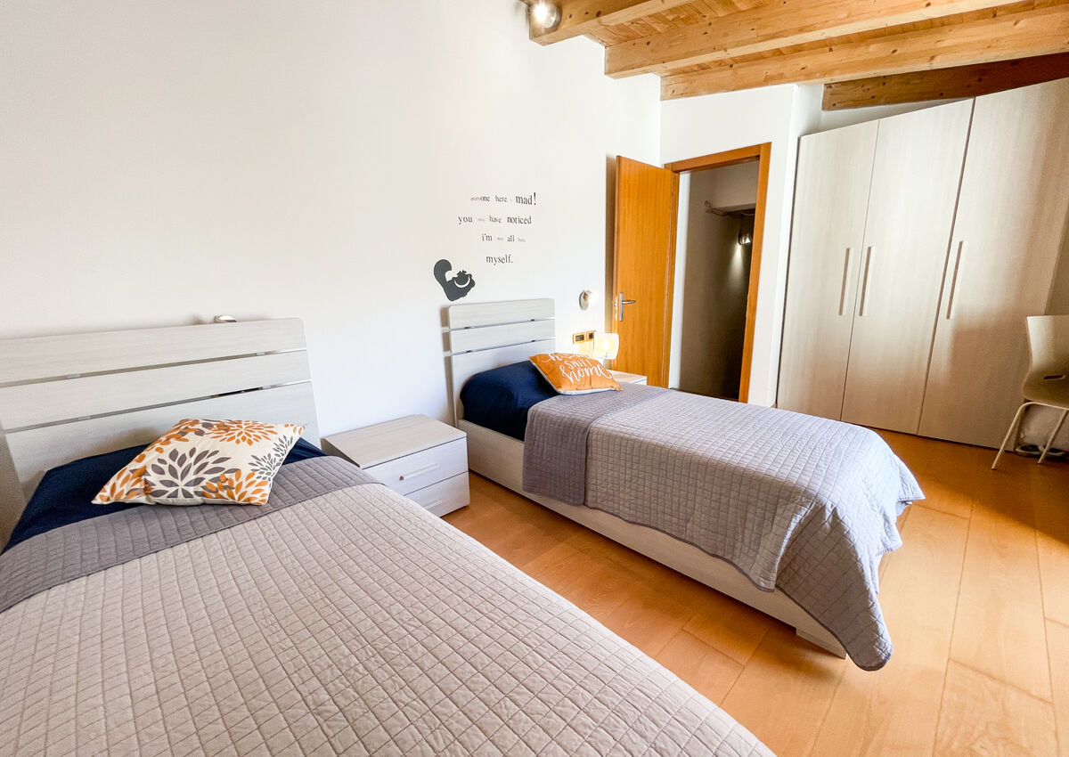 ROVERETO - C.so Bettini - Stanza 4 Doppia - Letto 2