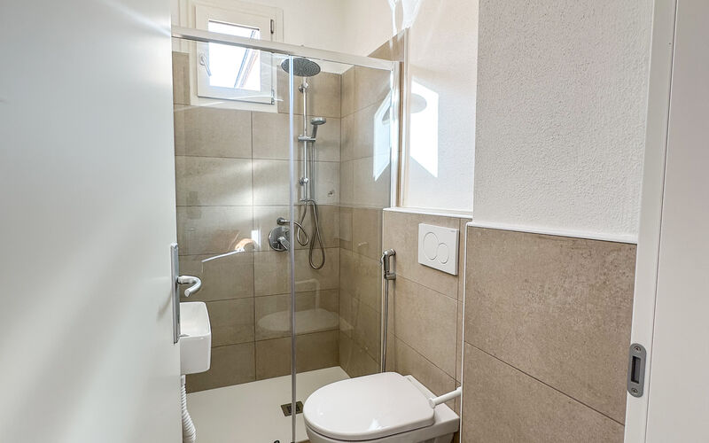 ROVERETO - Valbusa 1 - lato nord - Stanza 6