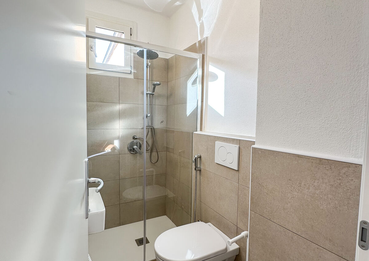 ROVERETO - Valbusa 1 - lato nord - Stanza 6