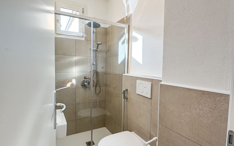 ROVERETO - Valbusa 1 - lato nord - Stanza 6