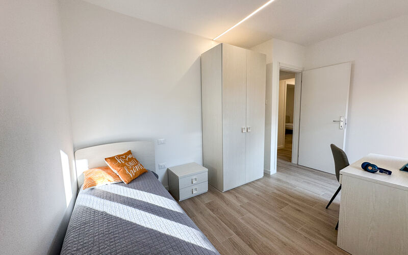 ROVERETO - Valbusa 1 - lato nord - Stanza 6