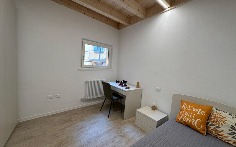 ROVERETO - Valbusa 4 - lato sud - Stanza 1