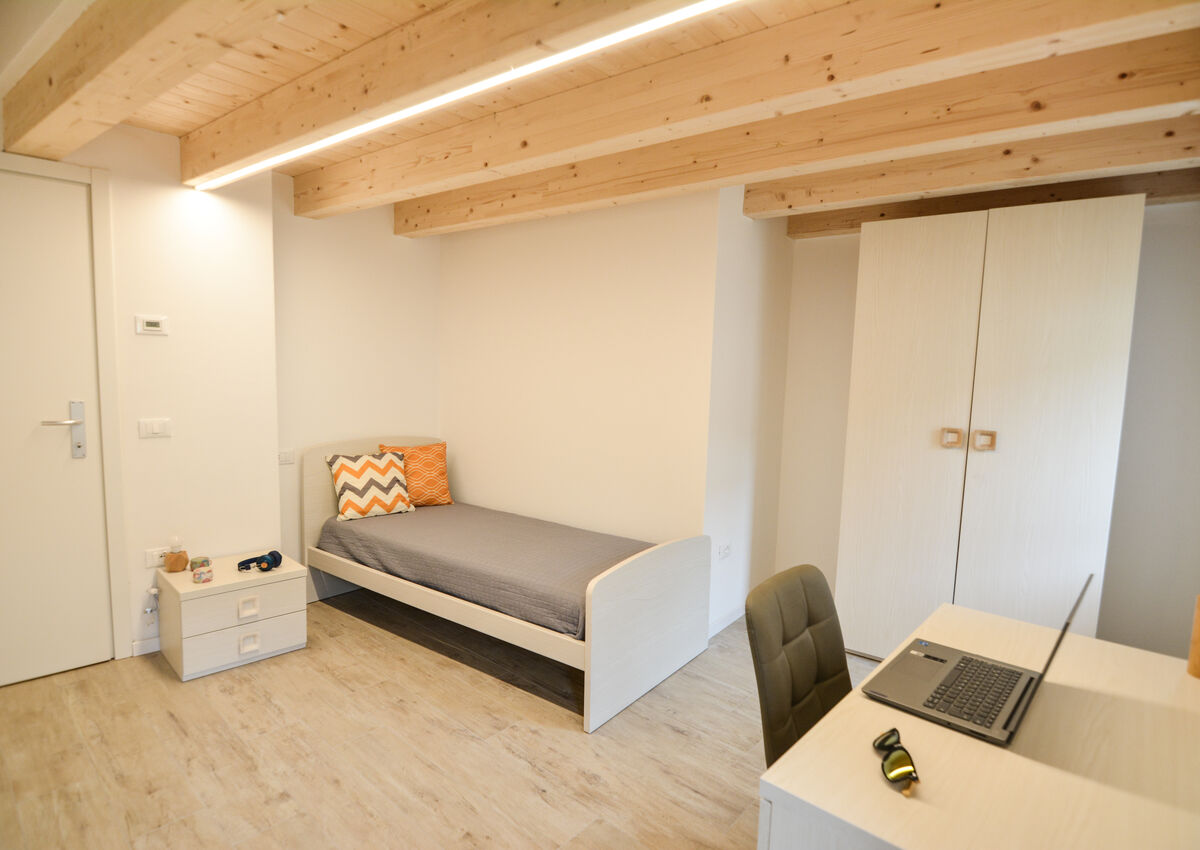 ROVERETO - Valbusa 4 - lato sud - Stanza 2