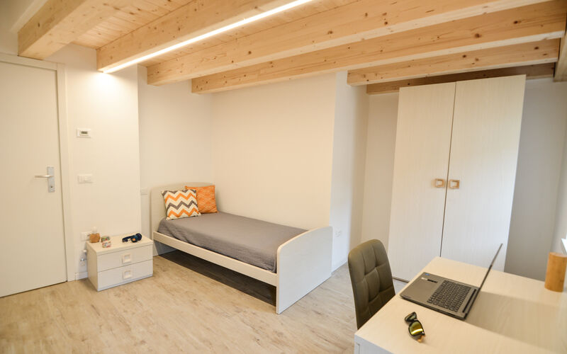 ROVERETO - Valbusa 4 - lato sud - Stanza 2