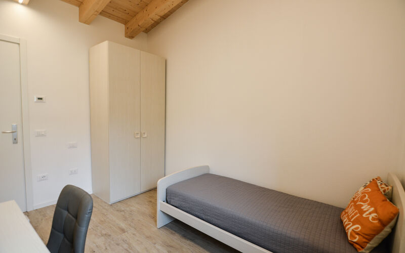 ROVERETO - Valbusa 4 - lato sud - Stanza 3