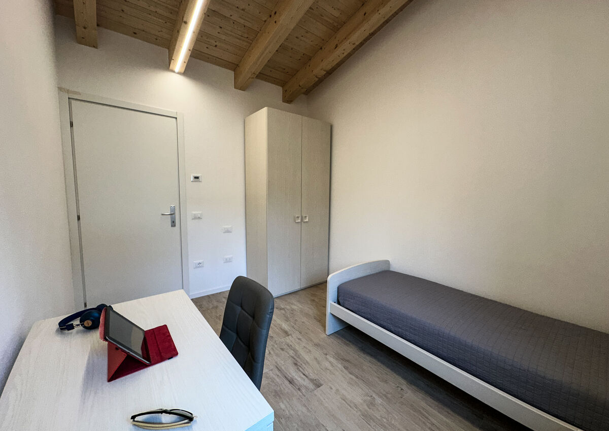 ROVERETO - Valbusa 4 - lato sud - Stanza 3