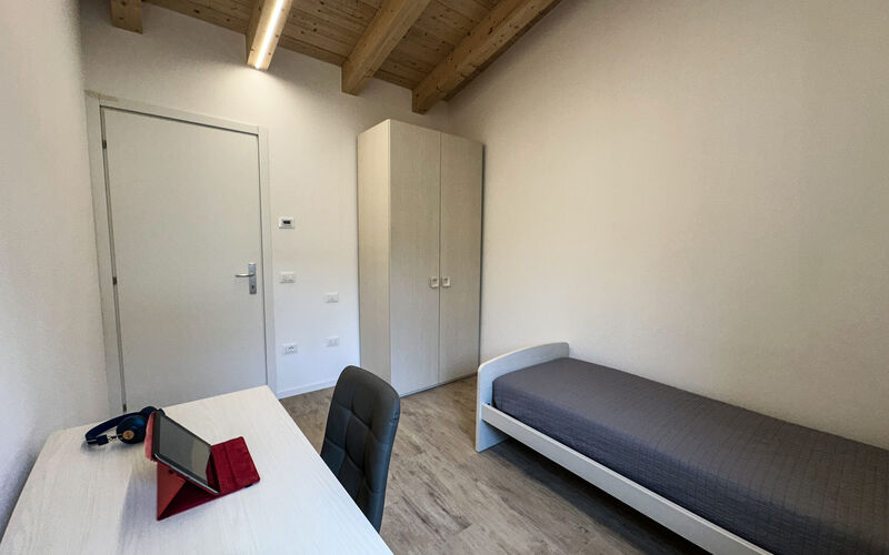 ROVERETO - Valbusa 4 - lato sud - Stanza 3