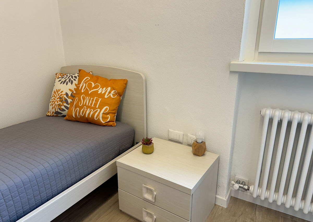 ROVERETO - Valbusa 4 - lato sud - Stanza 3