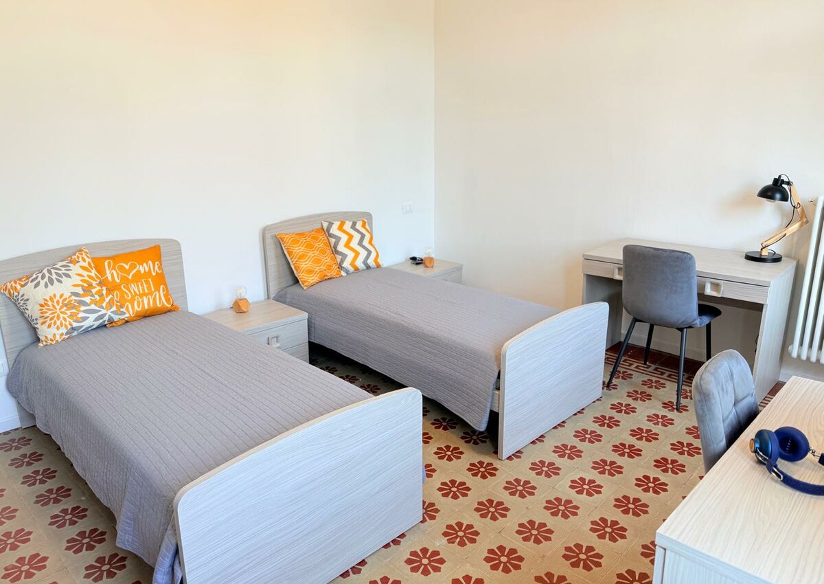 VICENZA - Viale della Pace - Int 1 - Stanza doppia 2 - letto 1