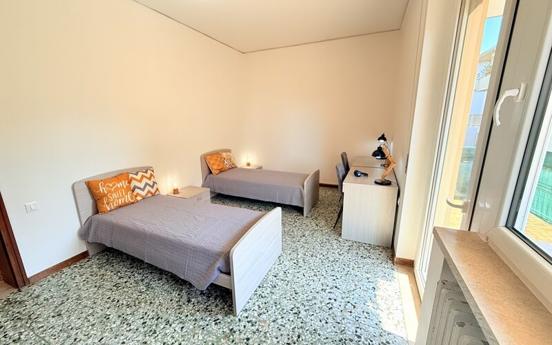 VICENZA - Via Borgo Casale - Stanza doppia 2 - letto 1
